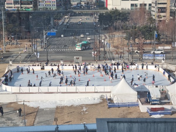 ▲ 북부청사 경기평화광장 야외 스케이트장.