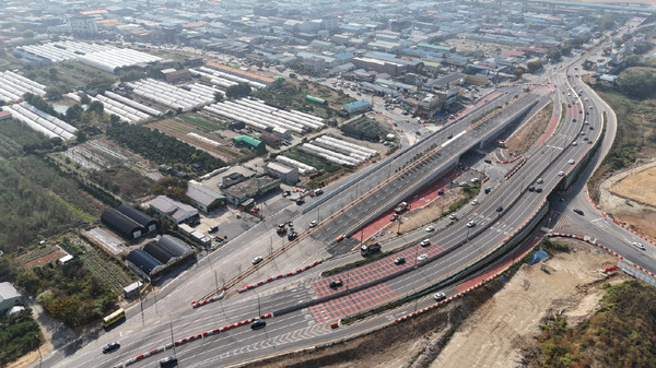 ▲ 개선사업을 완료한 장항 굴다리 교차로.