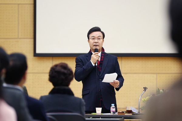 기사뷰Home지역경기의왕시 ‘2025 새해 시정설명회’ 개최 김상환 기자 승인 2025.02.04 13:05 조회수 1 댓글 0 맞춤보기 기사수정 삭제2월 10부터 3일간 6개 동 주민센터에서 진행▲ 지난해 시정설명회에서 발언하고 있는 김성제 의왕시장.▲ 지난해 시정설명회에서 발언하고 있는 김성제 의왕시장.