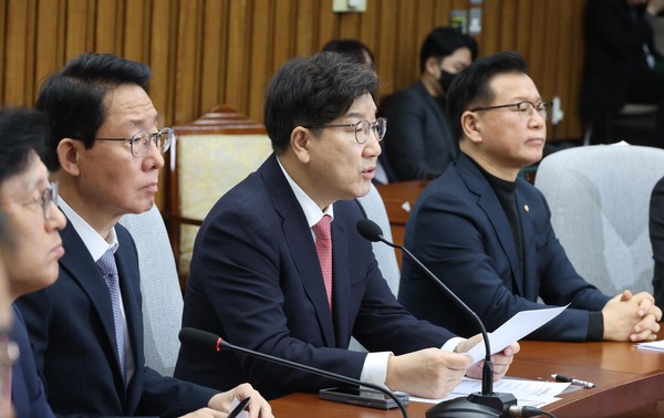 ▲ 권성동 국민의힘 원내대표가 4일 오전 서울 여의도 국회에서 열린 원내대책회의에서 발언을 하고 있다. /뉴시스