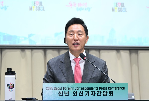 ▲ 오세훈 서울시장이 4일 서울시청 대회의실에서 열린 '2025년 신년 외신기자 간담회'에 참석해 기자들의 질문에 답변하고 있다. /뉴시스