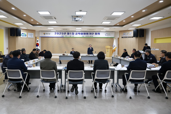 ▲ 연천군 2025년 제1차 공약이행평가단 회의 개최 모습.