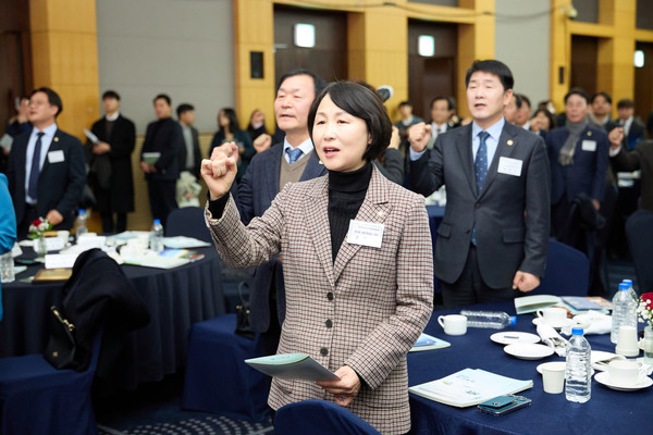▲ 대한민국시군자치구의회의장협의회 2025년도 정기총회에서 유진선 용인특례시의회 의장이 지방의회법 제정을 촉구하고 있다.