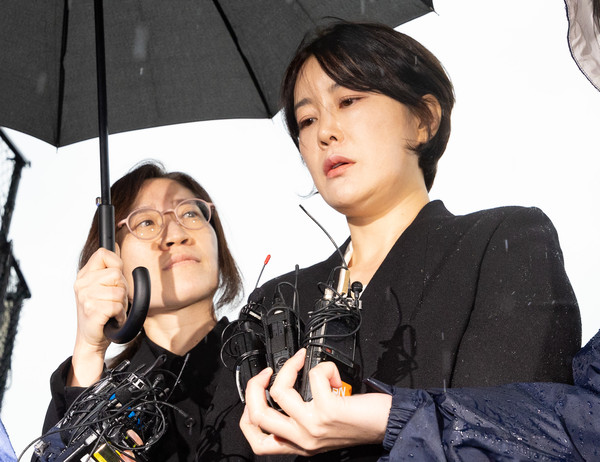 ▲ 음주운전 혐의로 입건된 문재인 전 대통령의 딸 문다혜 씨가 지난해 10월 18일 서울 용산경찰서에서 열린 조사에 출석하며 발언하고 있다. /뉴시스