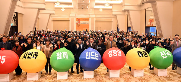 ▲ 송산권역 업무보고회 단체 기념촬영 모습.