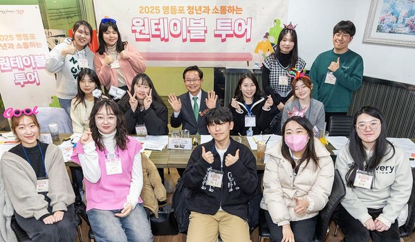 ▲ 문래동에서 진행한 '원테이블 투어' 기념사진.