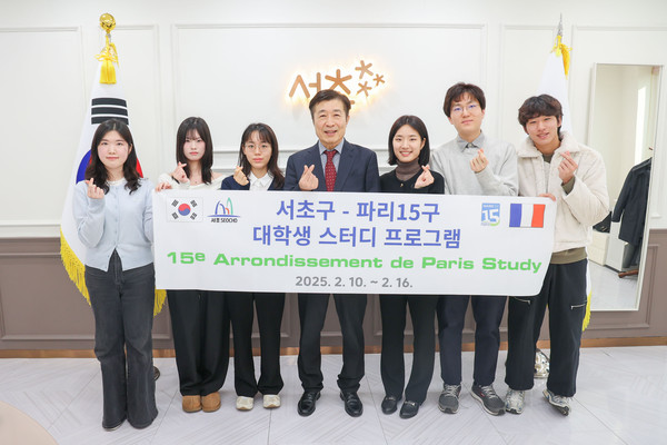 ▲ ‘2025 파리15구스터디’ 전성수 서초구청장과 학생들의 간담회.
