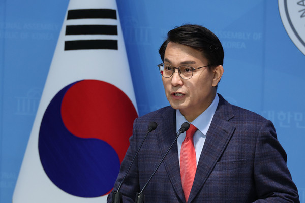 ▲ 기자회견 하는 윤상현 의원. /뉴시스