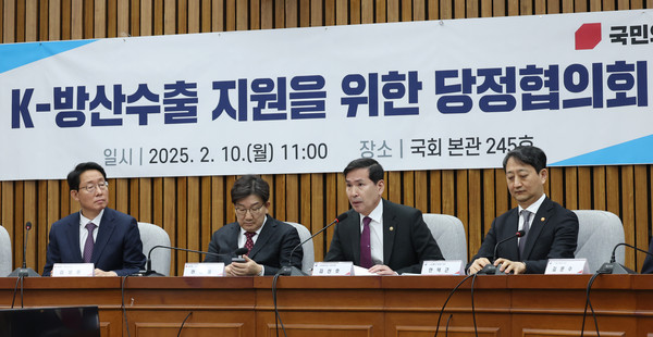 ▲ 김선호 국방부 장관 직무대행이 10일 서울 여의도 국회에서 열린 K-방산수출 지원을 위한 당정협의회에서 인사말을 하고 있다. /뉴시스