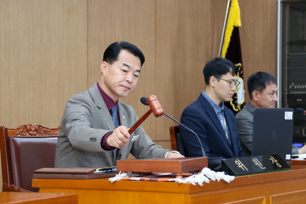 ▲ 제250회 이천시의회 제2차 정례회 폐회 중 제1차 의회운영위원회 모습.