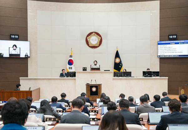 ▲ 용인특례시의회 제290회 임시회 개회 모습.