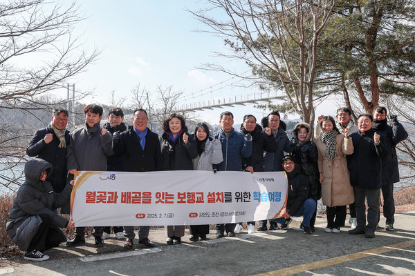 ▲ 시흥시의회 월곶~배곧 보도교 설치 공사 관련 현장 답사 실시 모습.