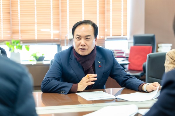 ▲ 이권재 오산시장 DS파워 방문 모습.