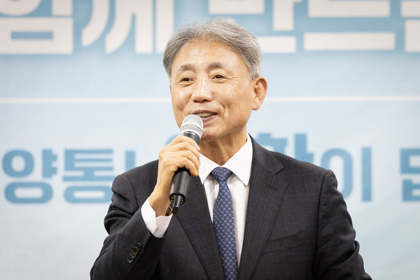▲ ‘생생계양통! 윤환이 답한다!’를 진행하고 있는 윤환 계양구청장.