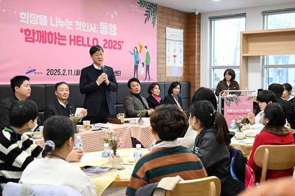 ▲ 이민근 안산시장이 '희망을 나누는 첫인사, 동행' 행사에서 인사말을 하고 있다.