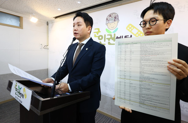 ▲ 임태훈 군인권센터 소장이 12일 서울 마포구 군인권센터에서 박현수 서울경찰청장 직무대리의 12.3 계엄사태 당시 국회 봉쇄와 군 병력 진입 개입 및 종사 정황 공개 및 고발 기자회견을 열고 발언하고 있다. /뉴시스