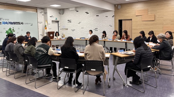 ▲ 지난 14일 시청 중회의실에서 취약계층 보호와 지원 강화를 위한 ‘겨울철 복지사각지대 집중발굴 TF팀 3차 추진보고회’가 진행 중이다.