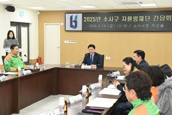 ▲ 조용익 부천시장이 자율방재단 간담회에 참석하여 단원들을 격려하고 있다.