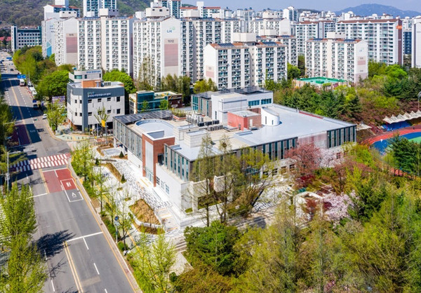 ▲ 군포시 산본도서관 전경.