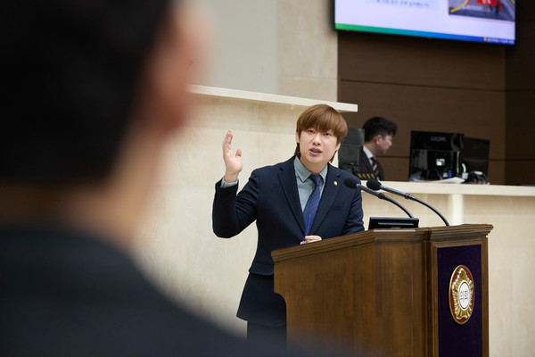 ▲ 시정질문 하는 이상욱 의원.