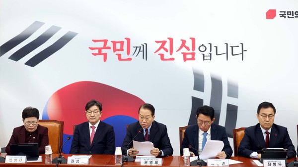 ▲ 권영세 국민의힘 비상대책위원장이 17일 오전 서울 여의도 국회에서 열린 비상대책위원회의에서 발언을 하고 있다. /뉴시스