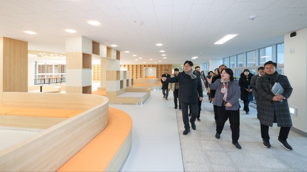 ▲ 도성훈인천광역시교육감 ‘25년 3월 개교 앞둔 인천은송중학교 현장 방문 모습.