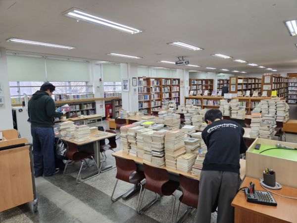 ▲ 경기성남교육도서관 학교 도서관 장서 53만권 점검지원(현장점검사진).
