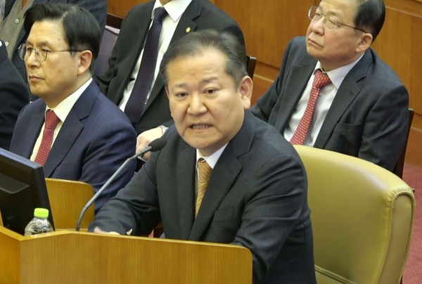 ▲ 이상민 전 행정안전부 장관이 11일 서울 종로구 헌법재판소에서 열린 윤석열 대통령 탄핵 심판 7차 변론기일에 증인으로 출석해 증언하고 있다. /뉴시스
