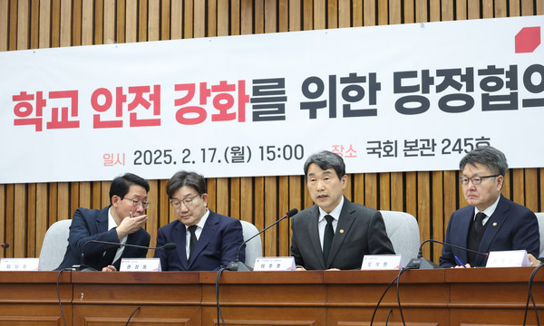 ▲ 이주호 사회부총리 겸 교육부 장관이 17일 서울 여의도 국회에서 열린 학교 안전 강화를 위한 당정협의회에서 발언하고 있다. /뉴시스
