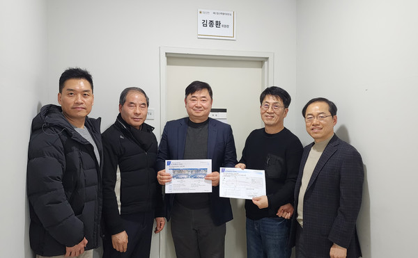 ▲ 성남시의회 김종환 의원과 더샵판교퍼스트파크 입주자대표회.