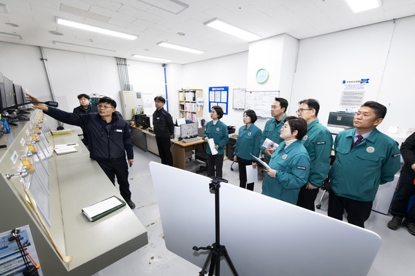 ▲ 도시환경위원회 자원화센터 현장점검 모습.