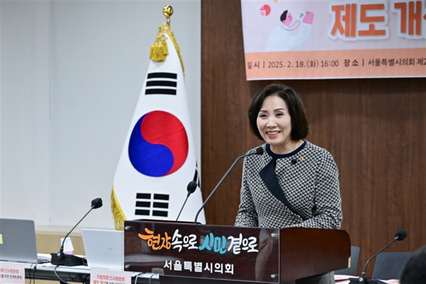 ▲ 개회사 전하는 이숙자 위원장.