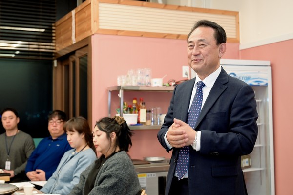 ▲ 이충우 여주시장이 여주시 자율방범대와의 간담회를 진행하고 있다.