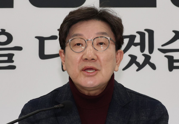 ▲ 기자간담회서 발언하는 권성동 원내대표. /뉴시스
