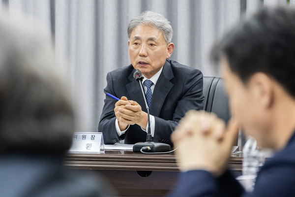 ▲ 계양구 청년정책조정위원회 회의를 주재하고 있는 윤환 계양구청장.