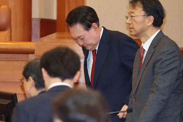 ▲ 윤석열 대통령이 21일 오후 서울 종로구 헌법재판소 대심판정에서 열린 탄핵심판 3차 변론기일에 참석하고 있다. /뉴시스