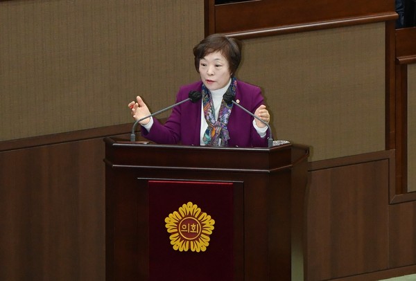 ▲ 서울시의회 본회의장에서 시정질문를 하고 있는 신동원 의원.