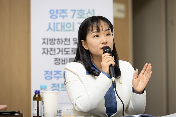 ▲ 이지연 의원이 좌장을 맡아 정책포럼을 주도하고 있다.