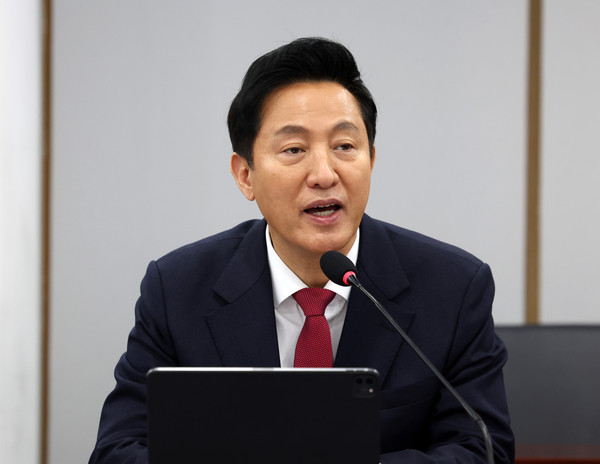 ▲ 오세훈 서울시장이 지난 25일 오후 서울 중구 서울시청 기획상황실에서 열린 건설분야 규제철폐 TF 성과보고회에 참석해 인사말을 하고 있다. /뉴시스
