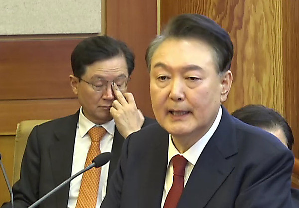 ▲ 윤석열 대통령이 25일 서울 종로구 헌법재판소에서 열린 자신의 탄핵심판 11차 변론에서 최종 의견 진술을 하고 있다. /뉴시스