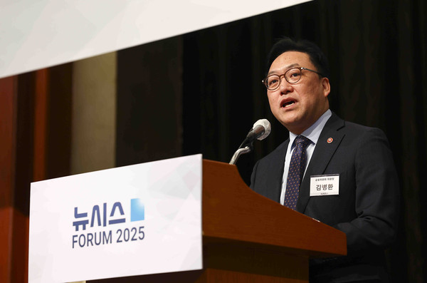 ▲ 김병환 금융위원장, 2025 뉴시스 금융포럼 강연. /뉴시스