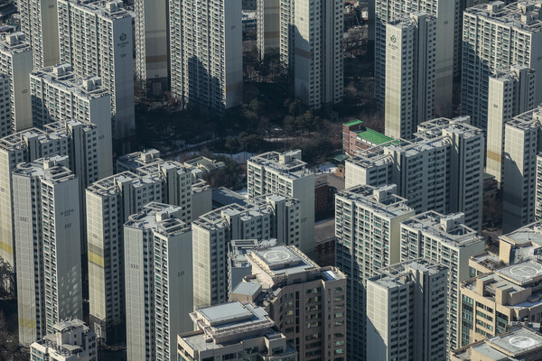 ▲ 서울 송파구 롯데월드타워 전망대 서울스카이에서 바라본 잠실동 아파트. /뉴시스