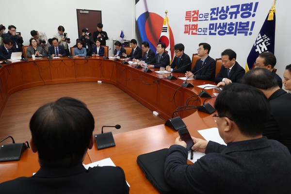 ▲ 박찬대 더불어민주당 원내대표가 27일 오전 서울 여의도 국회에서 열린 정책조정회의에서 발언을 하고 있다. /뉴시스