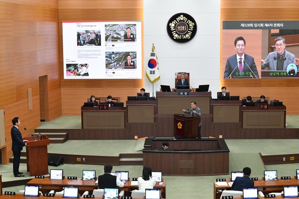 ▲ 남궁역 의원이 제328회 임시회 제4차 본회의에서 오세훈 시장에게 시정질문을 하고 있다.