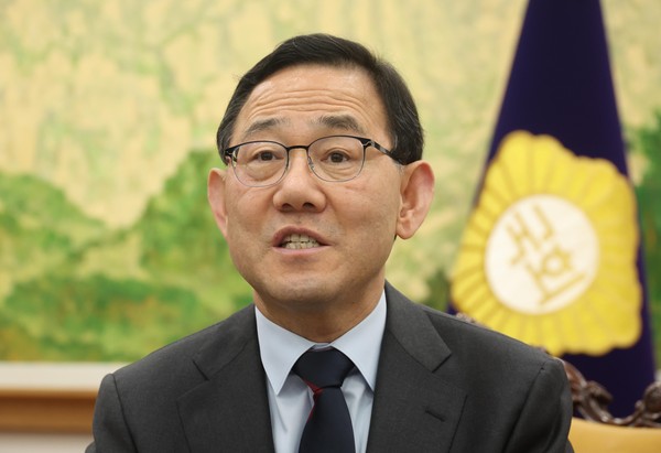 ▲ 답변하는 주호영 국민의힘 헌법개정특별위원장. /뉴시스