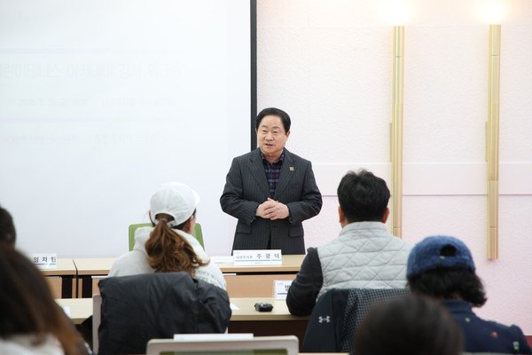 ▲ 주광덕 남양주시장이 '어린이 테니스 아카데미 워크숍'에 참석해 인사말을 하고 있다.