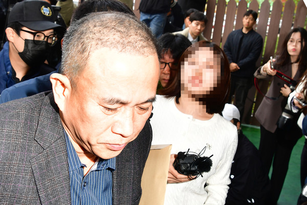 ▲ 김건희 여사 공천 개입 의혹 핵심 당사자인 명태균 씨가 지난해 11월14일 오후 영장실질심사를 받기 위해 경남 창원시 성산구 소재 창원지방법원에 출석하고 있다. /뉴시스