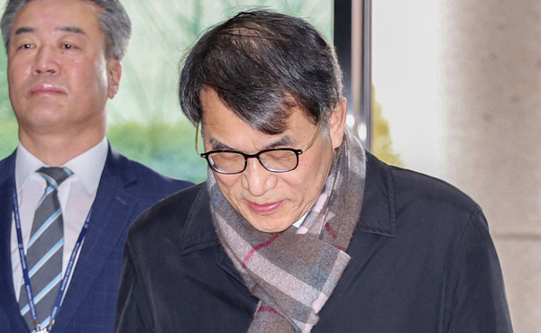 ▲ '채용 비리' 논란, 선관위 들어서는 노태악 중앙선관위원장. /뉴시스