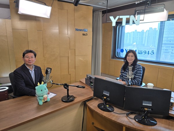 ▲ 이상일 용인특례시장이 YTN라디오 '슬기로운 라디오 생활' 이슈초대석에 출연해 주요 시정을 소개하고 있다.