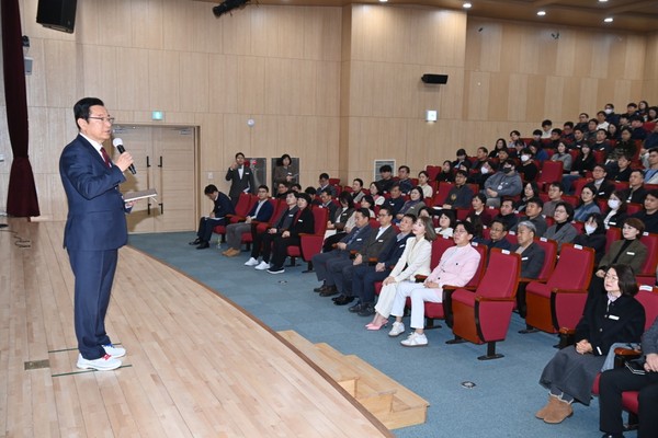 ▲ 3월 월레회의에서 이현재 하남시장이 인사말을 건네고 있다.